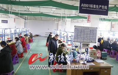 从田间到世界 返乡青年建起“脱贫工厂”，让电子产品远销海外