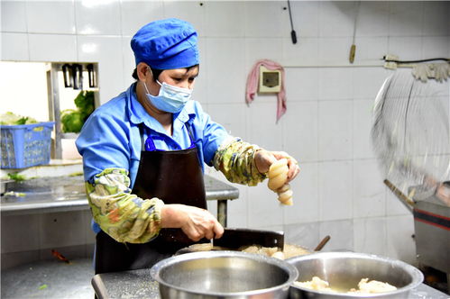 膳食服务中心守好“三道门”，筑牢战疫餐桌安全防线